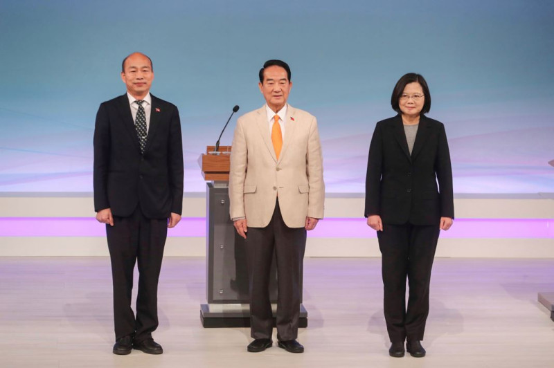 2020總統選舉電視辯論，總統候選人韓國瑜、宋楚瑜、蔡英文。   圖/台北市攝影記者聯誼會提供