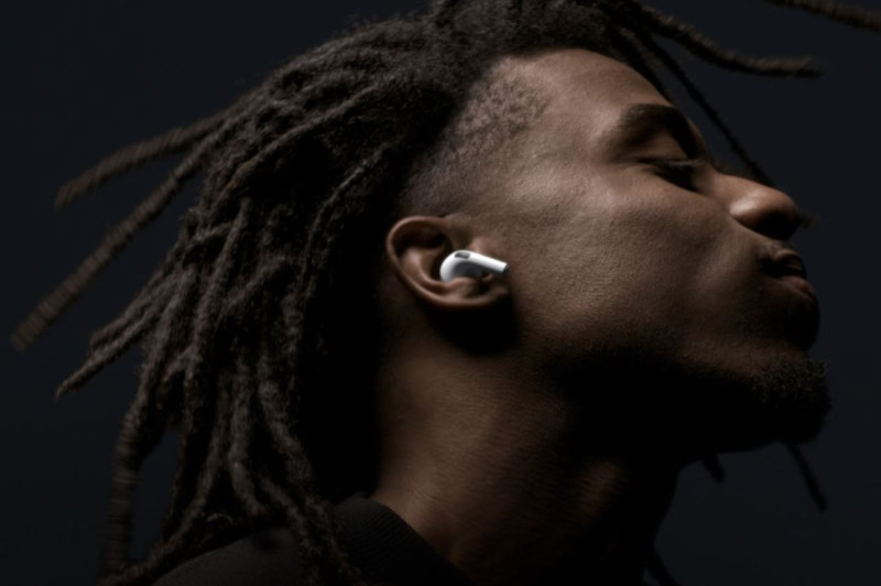 Apple最新降噪無線藍牙耳機AirPods Pro，今天終於正式在官網開放訂購。   圖：截取自蘋果官網