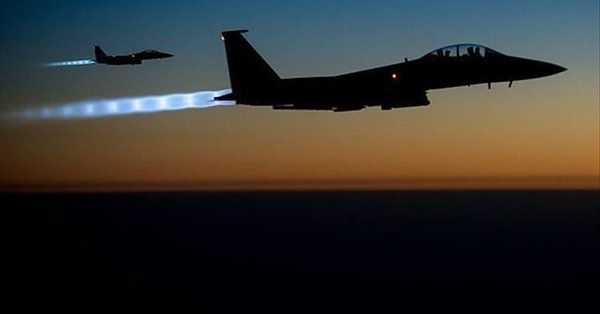 美軍今天稍早派出數架F-15戰機，在伊拉克西部和敘利亞東部擊中5個和「真主黨旅」（Kataib Hezbollah）有關的攻擊目標。   圖 : 翻攝自推特