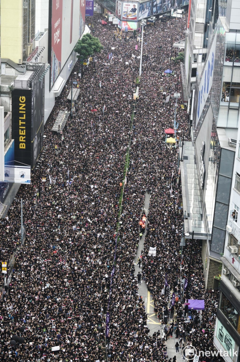 兩百萬香港民眾擠爆香港街頭，反對港府提出的送中條例。   圖：張良一 /攝