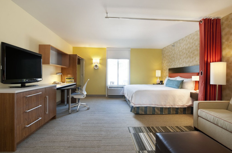 希爾頓惠庭酒店的比洛克西分店提供特別的「陪睡」服務。   圖／翻攝自 Home2 Suites by Hilton Biloxi North/D'Iberville, MS 臉書