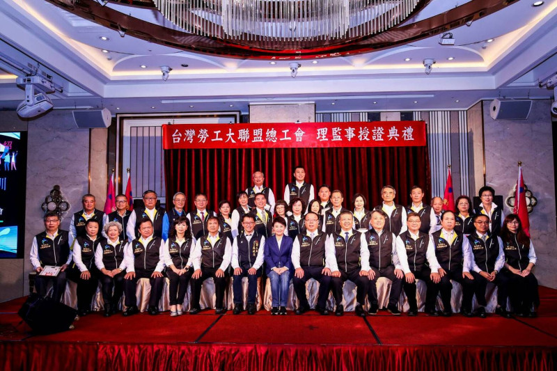 盧秀燕參加台灣勞工大聯盟工會授證典禮。   台灣勞工大聯盟工會/提供