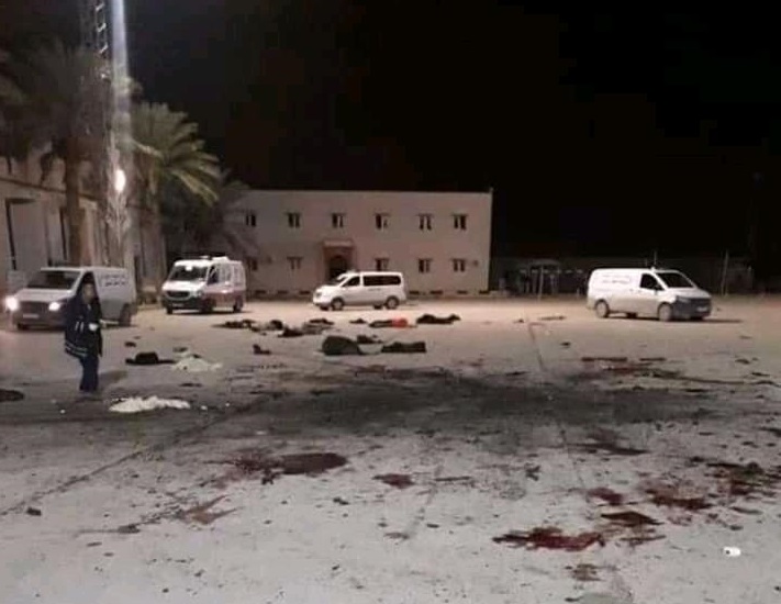 利比亞首都的黎波里（Tripoli）一所軍事學校遭空襲。   圖/翻攝自推特