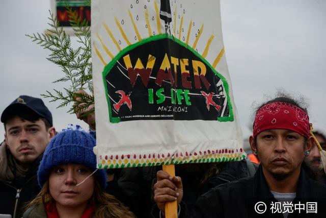 美國北達科他州原住民抗議跨州油管破壞生存環境。   圖 : 翻攝自視覺中國
