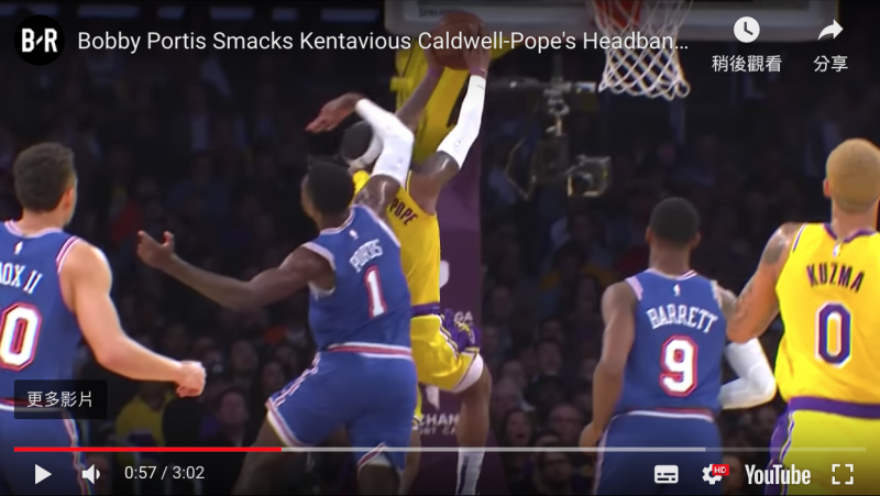 Bobby Portis阻擋Kentavious Caldwell-Pope上籃，卻打在他的頭上。   圖／翻攝自YOUTUBE