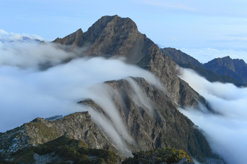玉山流雲。 圖:拍攝者賴錦煌/營建署提供