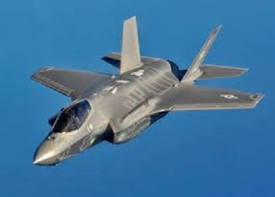 日本2021年國防預算高達5.34萬億日幣。（圖為日本岩國基地追加部署16架最新型的匿蹤戰機F-35B。）   圖 : 翻攝自維基百科