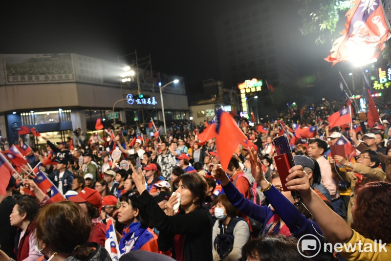 上萬支持者高呼「我挺韓，我驕傲」。   圖：孫家銘/攝