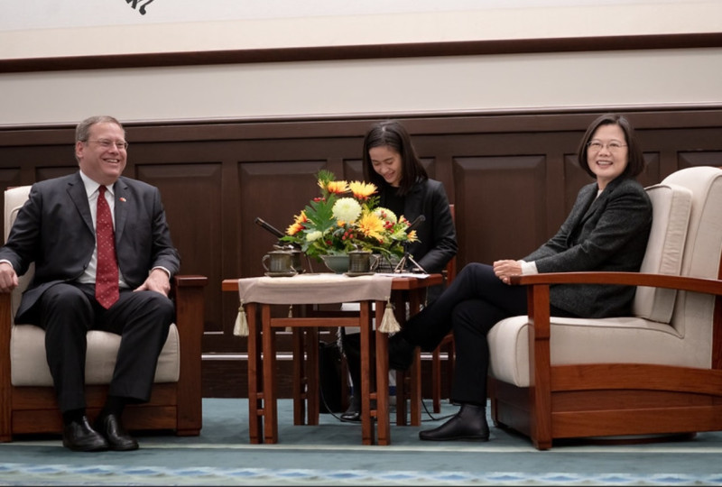 總統接見美國駐港前總領事唐康偉。   圖：總統府提供
