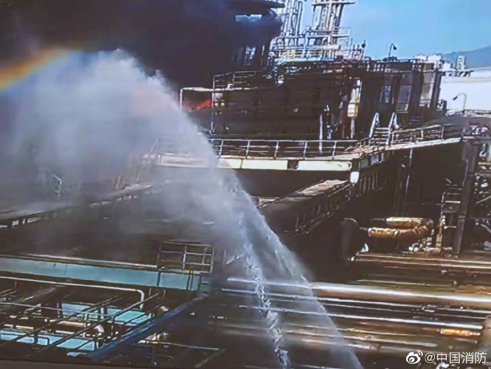 廣東珠海長煉石化工廠今（14）日發生爆炸。   圖：翻攝中國消防微博