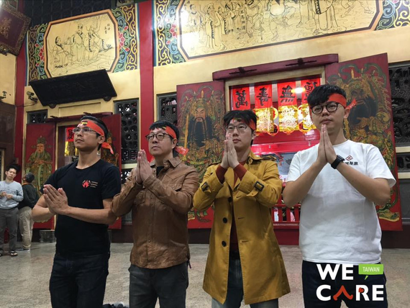 「罷韓四君子」(由左至右)李醫師、尹立、陳冠榮醫師、張博洋。   圖：翻攝自Wecare高雄臉書（資料照片）