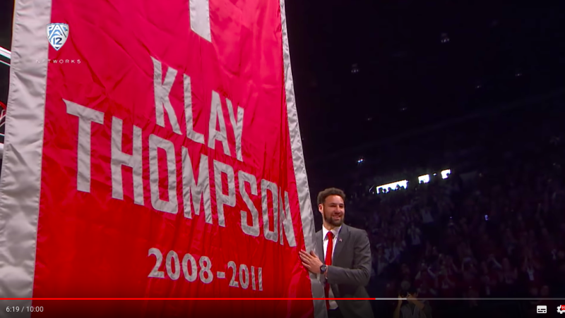 華盛頓州大美洲獅隊退役Klay Thompson的1號球衣。   圖：擷取自Youtube