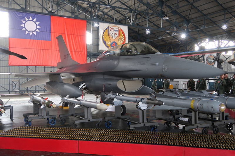 F-16V與各式配備飛彈。圖為「鳳展專案」F-16V戰機。   圖：林朝億/攝（資料照片）