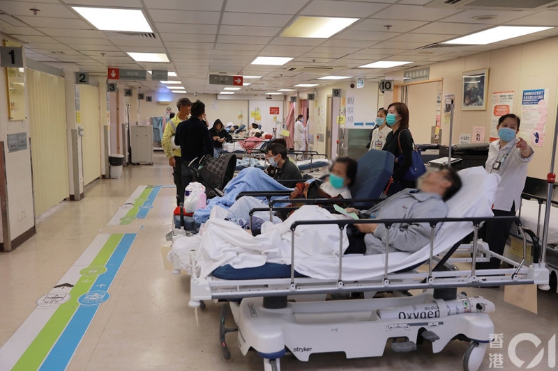 武漢肺炎疫情持續延燒，中國官方宣布已有830確診病例。   圖／翻攝自《香港 01 》