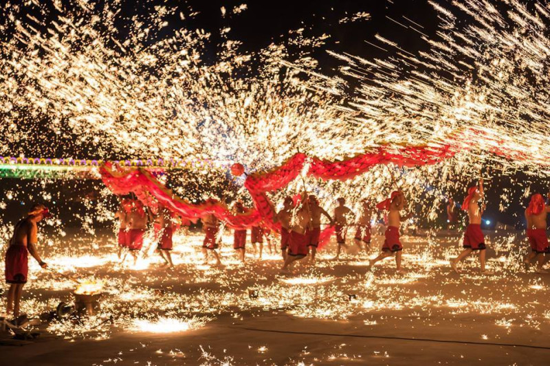 中國重慶「銅梁火龍」表演展現傳統民俗技藝的精華，但受到武漢疫情影響，今年將不會在南投燈會上演出。   圖：南投縣政府／提供