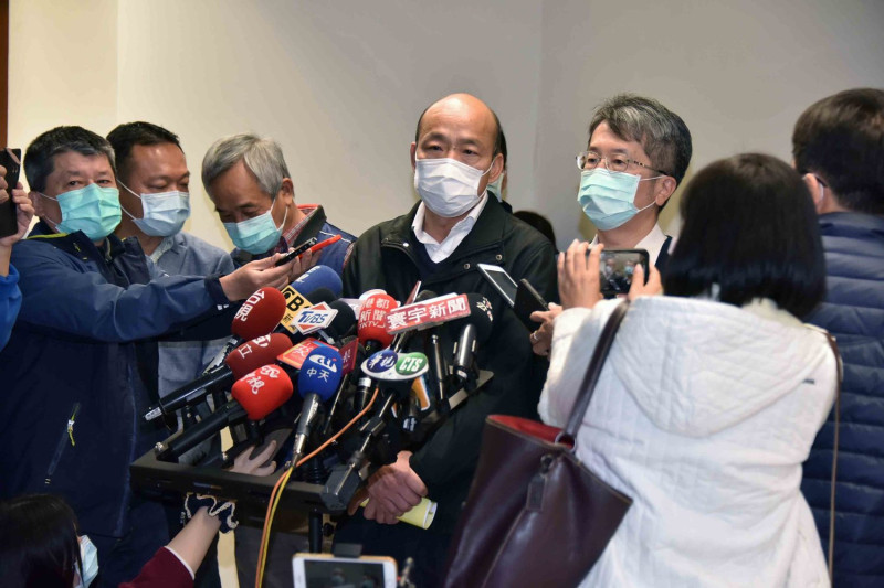 高雄市長韓國瑜（中）語出驚人準備蓋高雄版「火神山醫院」。   圖：高雄市政府／提供（資料照片）