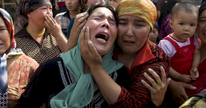 維吾爾人在中國新疆維族自治區遭到迫害。（非當事人）   圖：翻攝自《人權觀察Human Rights Watch》（資料照）