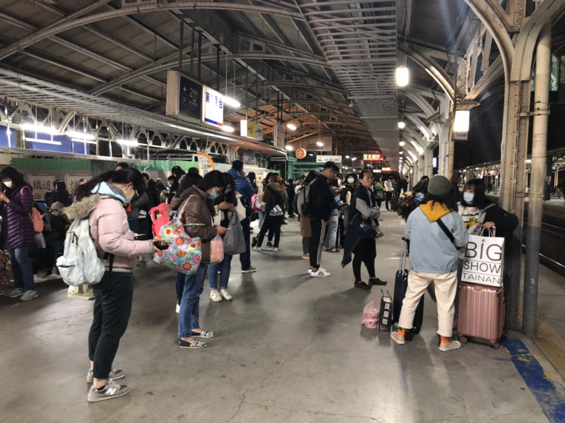 台鐵8時24分恢復雙線行車，這起事故影響33列次、約1萬535名旅客。(台鐵示意圖)   圖：葉怡哲/攝