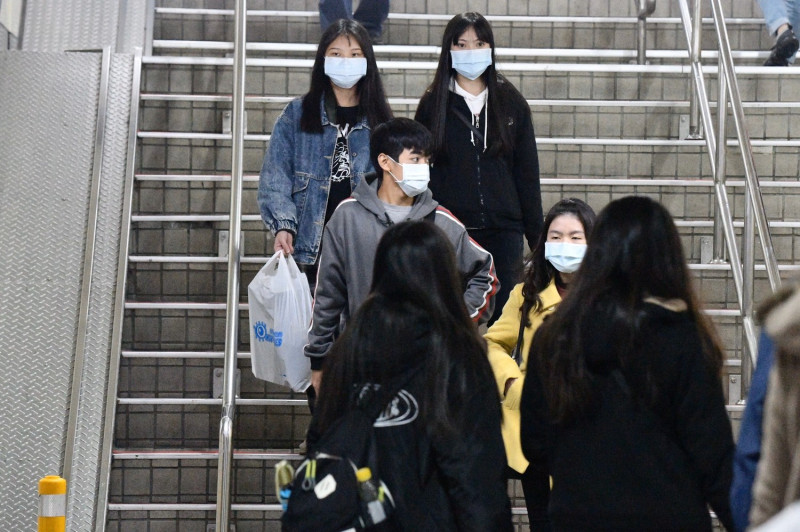 中國武漢肺炎疫情延燒，路上大多民眾已經戴起口罩防疫。（示意圖）   圖：NOWnews 攝影中心）