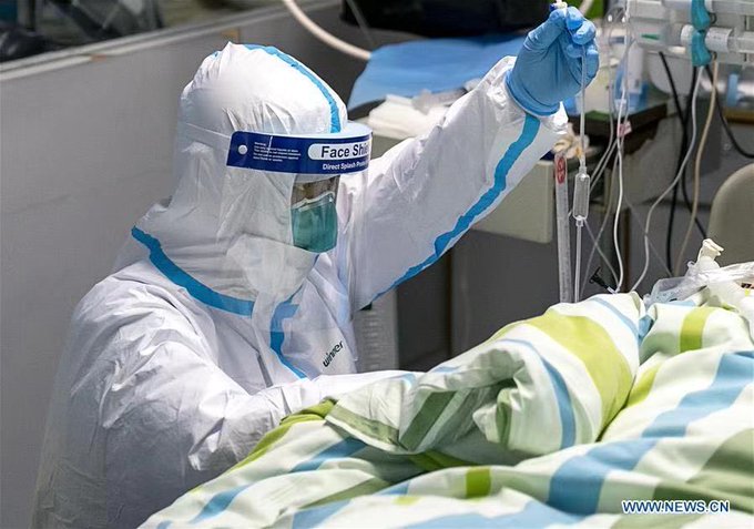 貴州省1名僅僅1個月大的嬰兒，被確診為新型冠狀病毒感染的肺炎，目前在貴州省人民醫院隔離治療。   圖：翻攝人民日報臉書