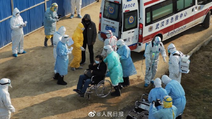 陸媒報導，中國大陸湖北省一名70歲老翁20日確診感染武漢肺炎，他在1月24日被親人傳染，2月19日才發病，潛伏期長達27天。   圖：翻攝自人民日報臉書