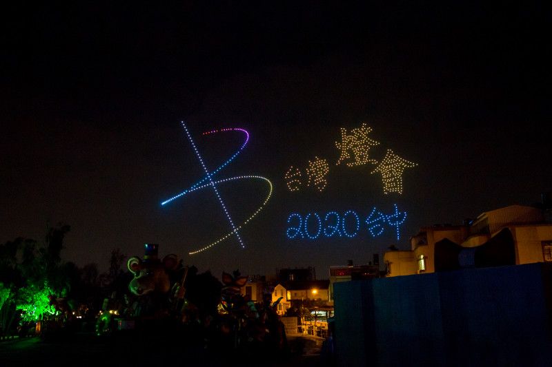 2020台灣燈會動用多達800台無人機，挑戰全台最大規模無人機表演。   圖：台中市觀旅局／提供