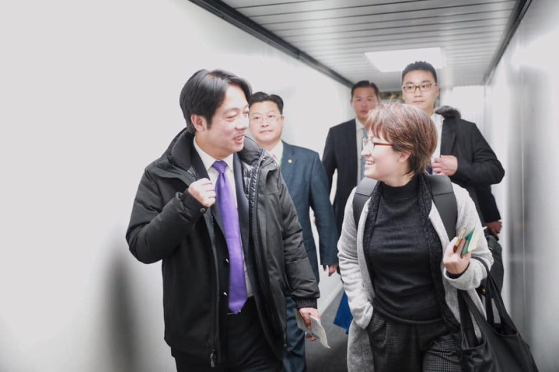 前立委蕭美琴（右）陪同總統當選人賴清德前往美國華府訪問。   圖：翻攝自賴清德臉書