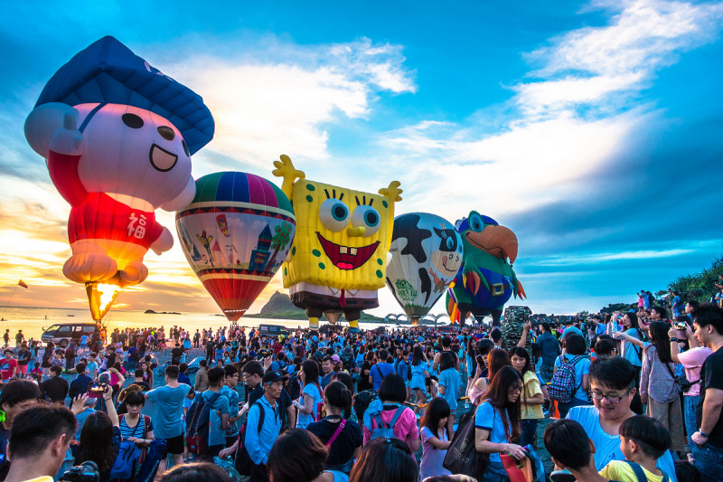 因應學校寒假延後開學、暑假晚放，今年的熱氣球嘉年華也延後至7月11日至8月30日舉辦。   圖：台東縣政府／提供