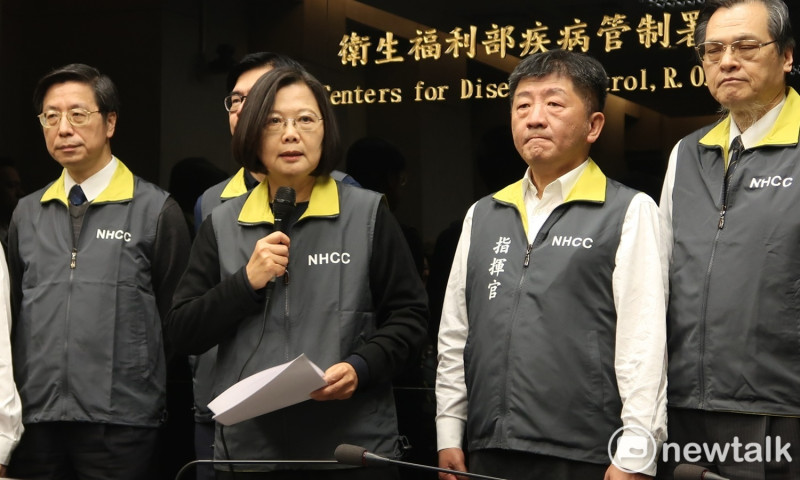 台灣防疫成效有目共睹，總統蔡英文（左二）及衛福部陳時中（右二）。   圖：林朝億/攝（資料照片）