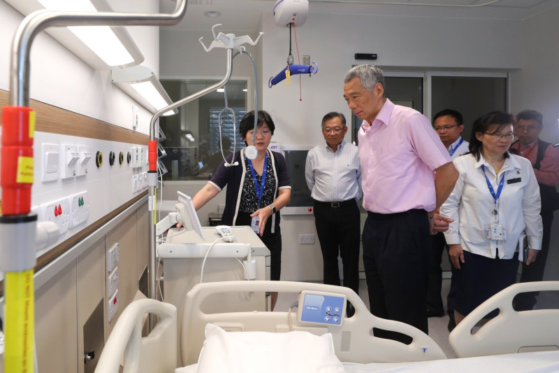 武漢肺炎疫情加劇，新加坡總理李顯龍至醫院探視。（資料照片）   圖：翻攝Lee Hsien Loong臉書