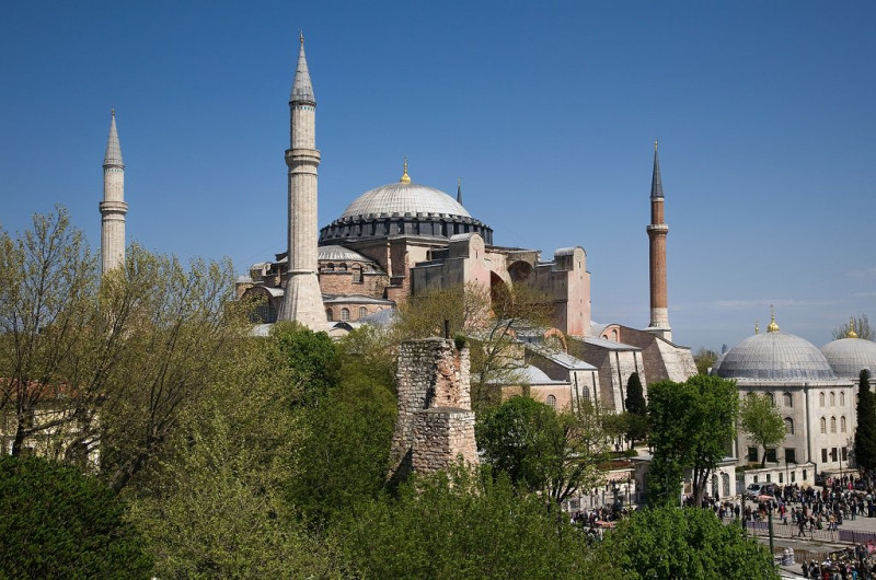 聖索菲亞大教堂是著名的土耳其宗教建築，也是基督教與伊斯蘭教共同享有的宗教博物館。   圖：翻攝自推特