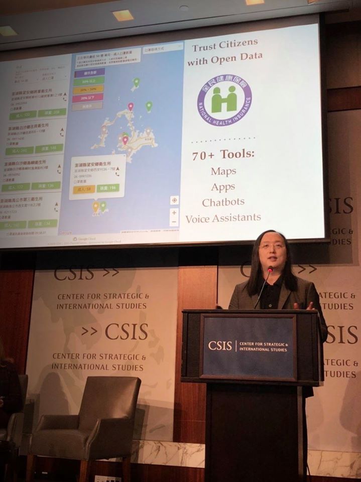 行政院政務委員唐鳳11日訪問美國華盛頓，在CSIS演講，分享台灣如何對抗中國假訊息攻擊經驗。   圖：翻攝自唐鳳臉書