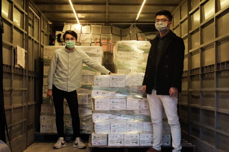 香港民間團體「香港眾志」11日10萬個口罩「到貨」。   圖：翻攝黃之鋒 Joshua Wong臉書