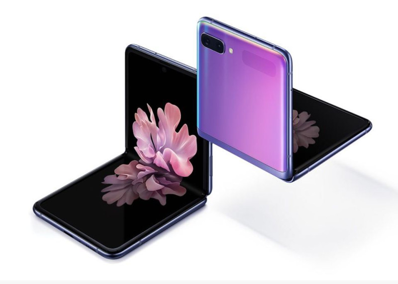 達人爆料三星下一代摺疊手機Galaxy Z Flip 3的規格細節，圖為第一代Galaxy Z Flip 。   圖：取自三星官網