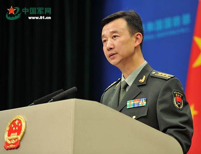 中國國防部發言人吳謙指出，美國司法部對4名解放軍人員提起訴訟，這是毫無事實依據。   圖：翻攝自人民日報臉書