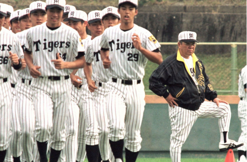 野村克也在1999年出任阪神虎隊的監督。   圖／共同社