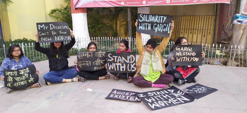 印度女校爆大規模性侵事件，多名師生出面抗議。   圖：翻攝自twitter@abhilakshi