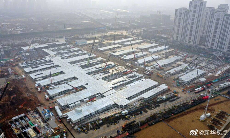 中國大陸湖北為對抗「武漢肺炎」，興建的「雷神山醫院」。   圖：翻攝China Xinhua News臉書