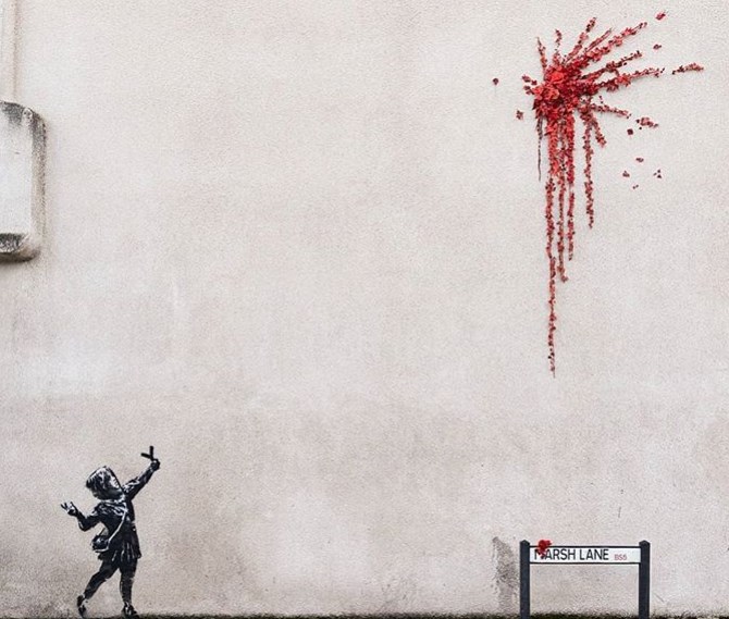 英國知名塗鴉藝術家班克西送給家鄉布里斯托一份情人節禮物，畫中可見一名小女孩手持彈弓射出一簇紅花煙火。   （圖取自班克西IG網頁instagram.com/banksy）