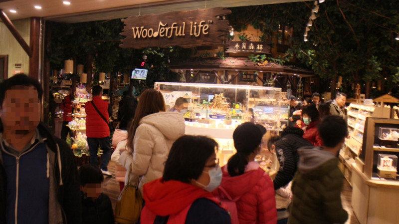 麗寶Outlet Mall-Wooderful Life逛街人潮。   圖 : 麗寶渡假區/提供