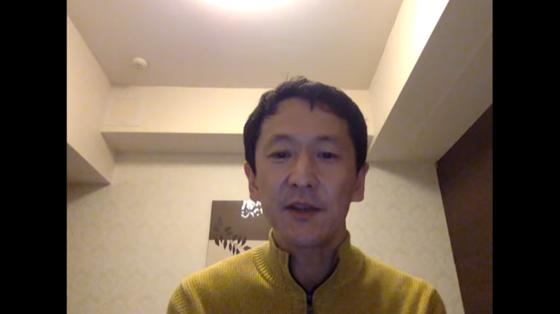 日本神戶大學傳染症專科教授岩田健太郎上傳YouTube影片，批評船上疫區與非疫區混雜，防範病毒感染隔離不力。   圖：截取自YouTube