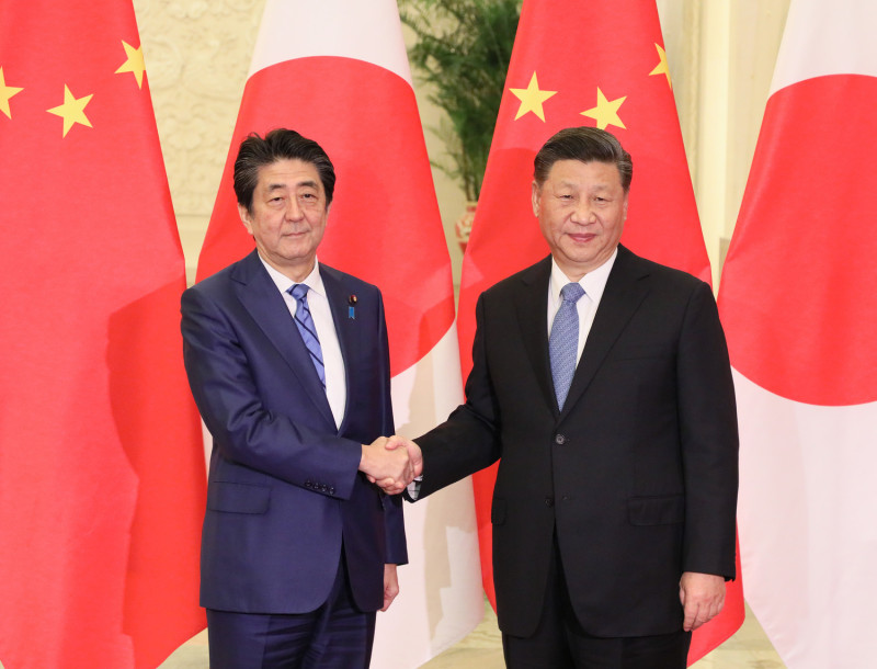 日本首相安倍晉三（左）、中國國家主席習近平（右）。   圖：翻攝自首相官邸官網（資料照）