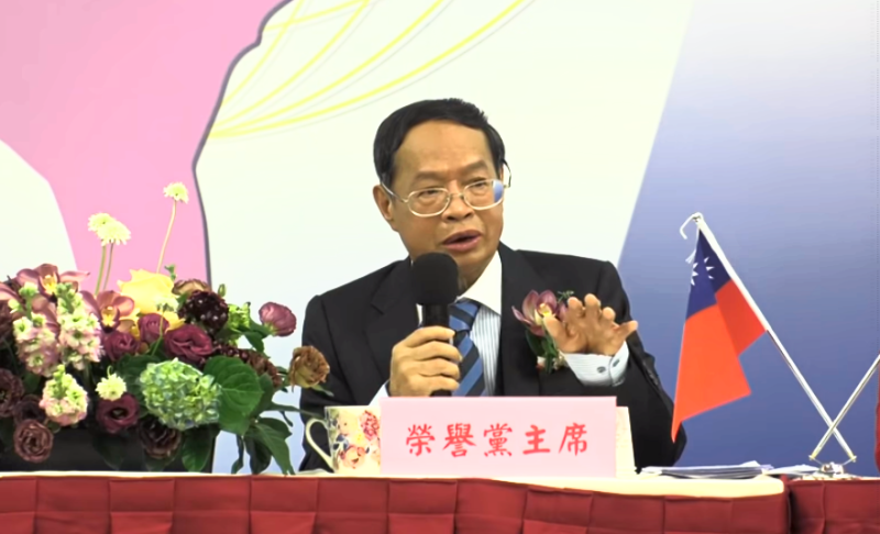 中華中正黨榮譽主席的少龍。   圖：翻攝自少龍歌聲闢天下youtube頻道