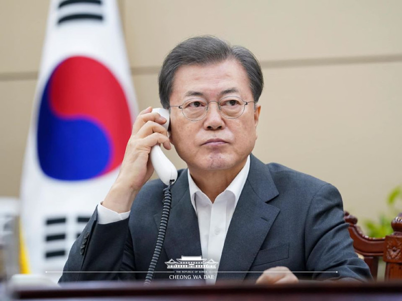 南韓總統文在寅與中國國家主席習近平通電話共商防疫合作。   圖：翻攝青瓦臺臉書