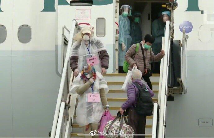 港政府派出第2架包機赴日本接載「鑽石公主號」郵輪上的香港居民。   圖/翻攝自人民日報