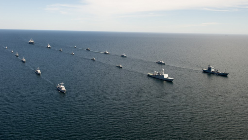 美國軍方下令，海軍第六艦隊因往返於歐洲各個港口之間，需停泊海上進行為期14天的自我隔離。   圖：翻攝自Navy Life網站