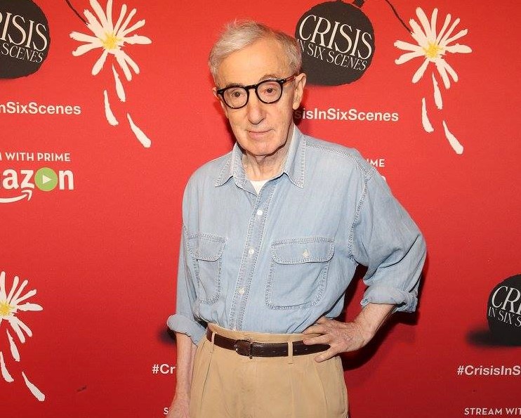 美國知名導演伍迪艾倫（Woody Allen）陷入性醜聞當中，導致自傳出版計畫取消。   圖：翻攝自Woody Allen臉書