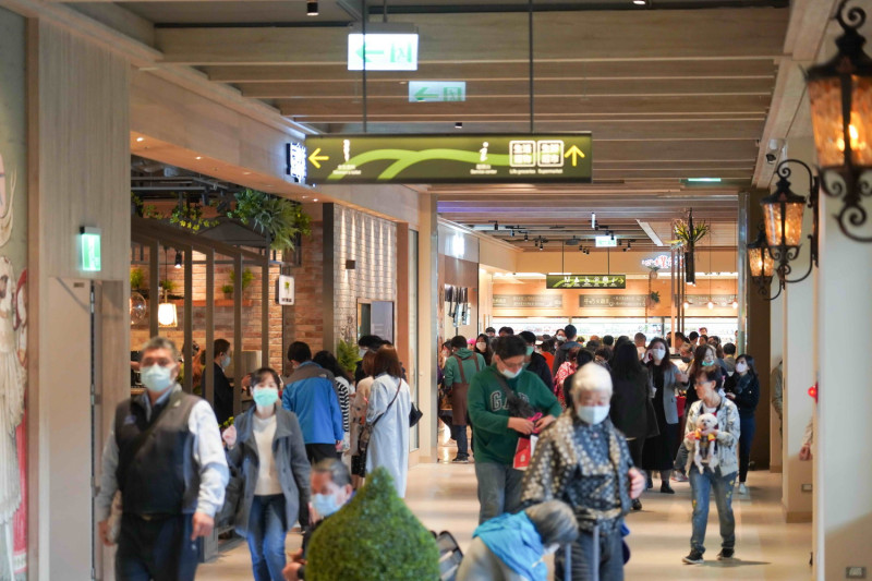 「京站小碧潭店」全館以「森林。食光」為主題，以美食為橋梁，搭起與在地顧客的鏈結與互動。   圖：新北市經發局提供