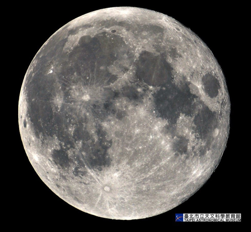 台北市立天文館表示，3～5月將出現三次「超級滿月」。   圖：台北市立天文館／提供