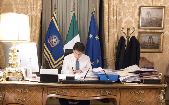 義大利總理孔蒂9日簽署命令，自10日起，全國的活動暫停，民眾除上下班外，不得隨意外出。   圖：翻攝自孔蒂臉書